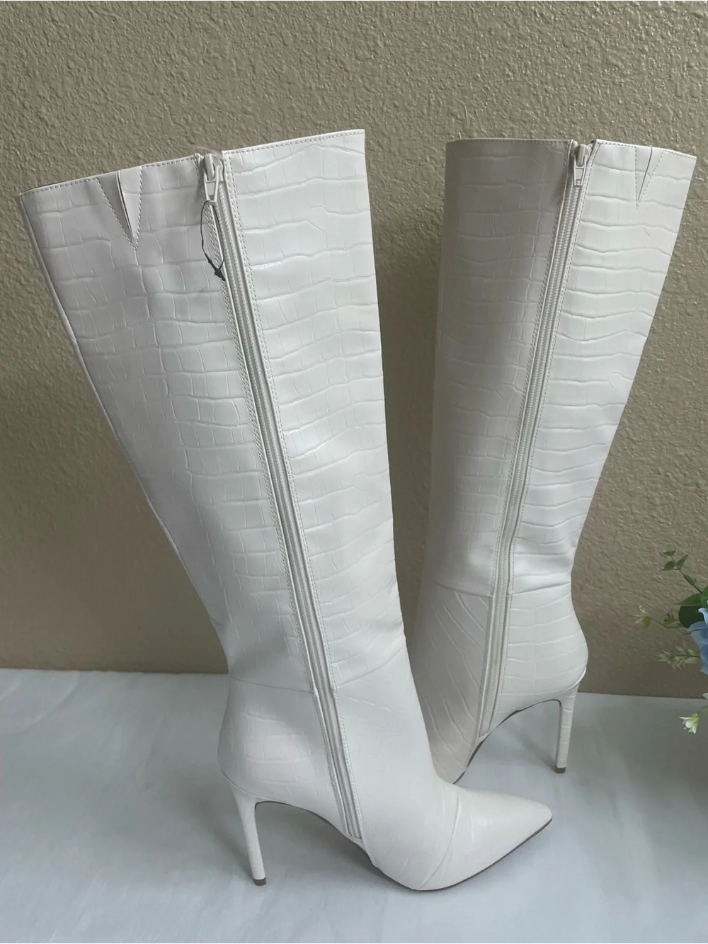 Express Women’s Of-White /cream Over-the-Knee Heeled Boots Size 8